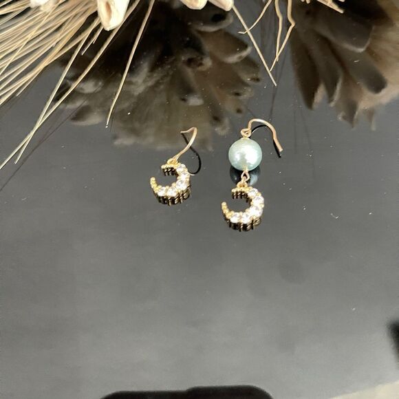 14k filled marked moon earrings - Picture 1 of 2